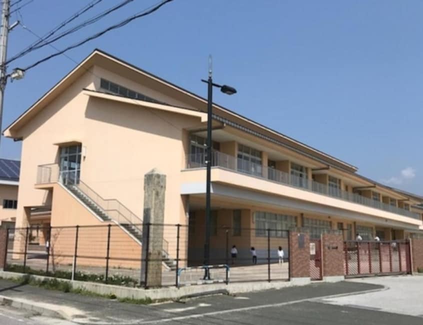 小学校まで1700m※長浜市立湯田小学校 ブリリアンスシティー