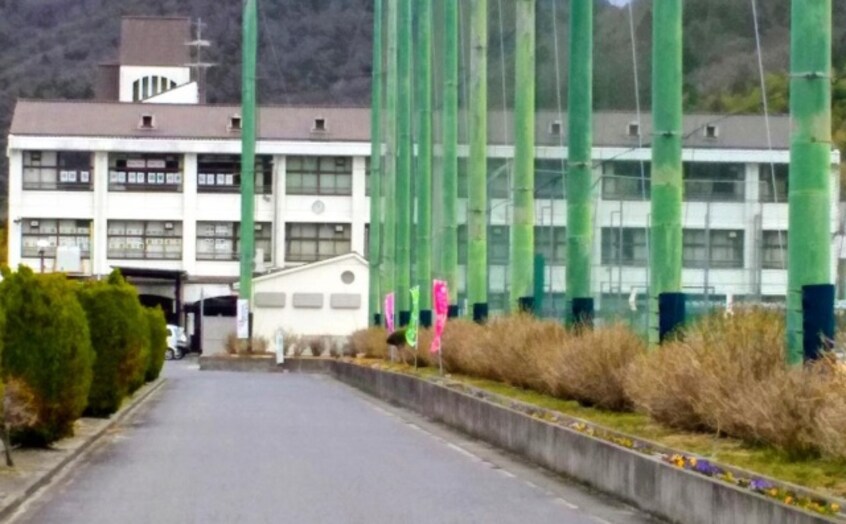 中学校/中等教育学校まで1800m※近江八幡市立安土中学校 ＣＡＳＴＬＥ　ＡＺＵＣＨＩ