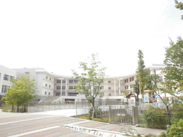 小学校まで900m※守山市立守山小学校 EspritⅣ