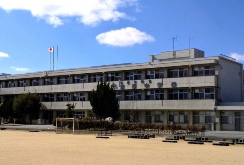 中学校/中等教育学校まで1500m※東近江市立朝桜中学校 桜ユーミーマンション