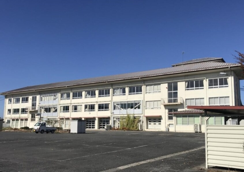 小学校まで1312m※甲賀市立油日小学校 CA彩り