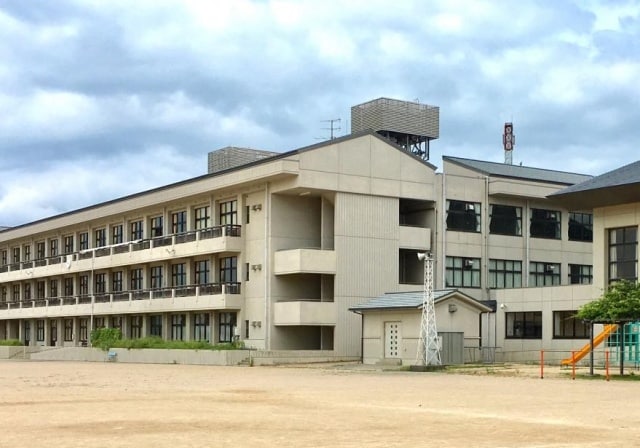 小学校まで2200m※長浜市立長浜小学校 ティアラハイツ常福寺A