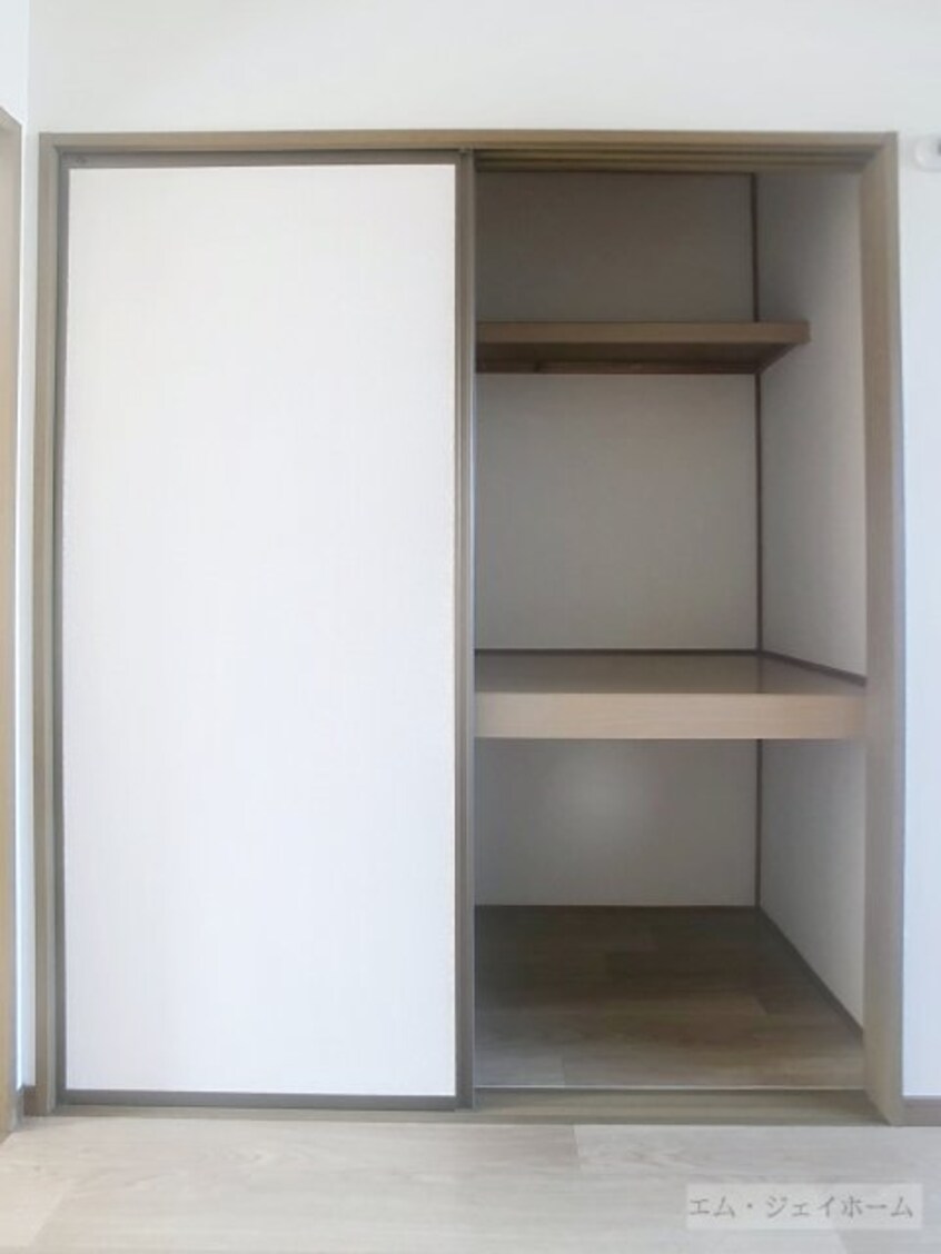  エミナ・コレージュ　B