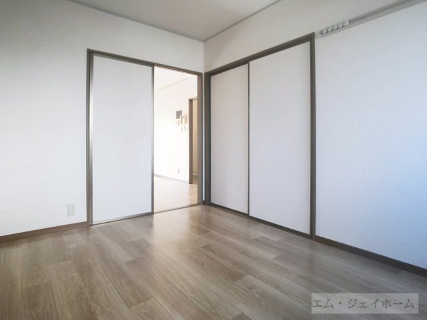  エミナ・コレージュ　B