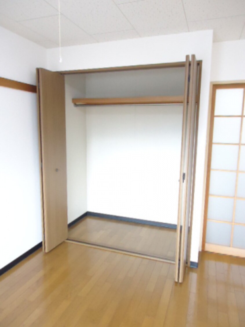  シャトル弐番館