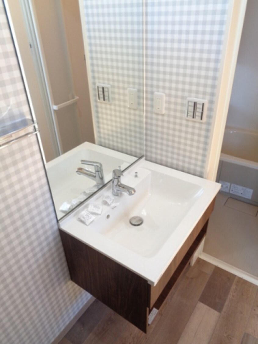  ルアーナスクエア