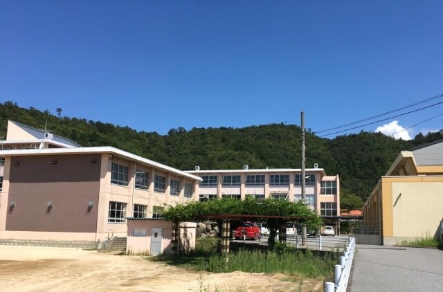 中学校/中等教育学校まで1900m※米原市立双葉中学校 ヴィラ湧水Ⅱ