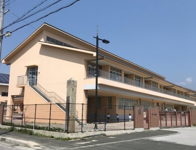 小学校まで600m※長浜市立湯田小学校 エル　フィオーレ