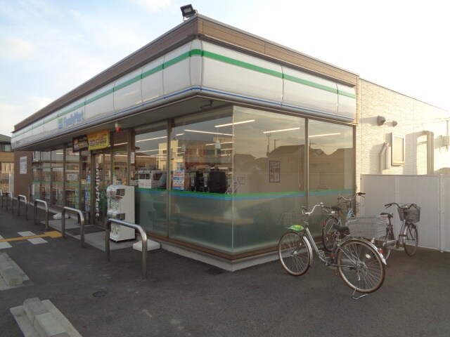コンビニまで1300m※ファミリーマート　東近江沖野五丁目店 尻無ハイツ