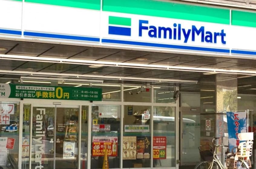 コンビニまで400m※ファミリーマート　堅田駅前店 Paradiso