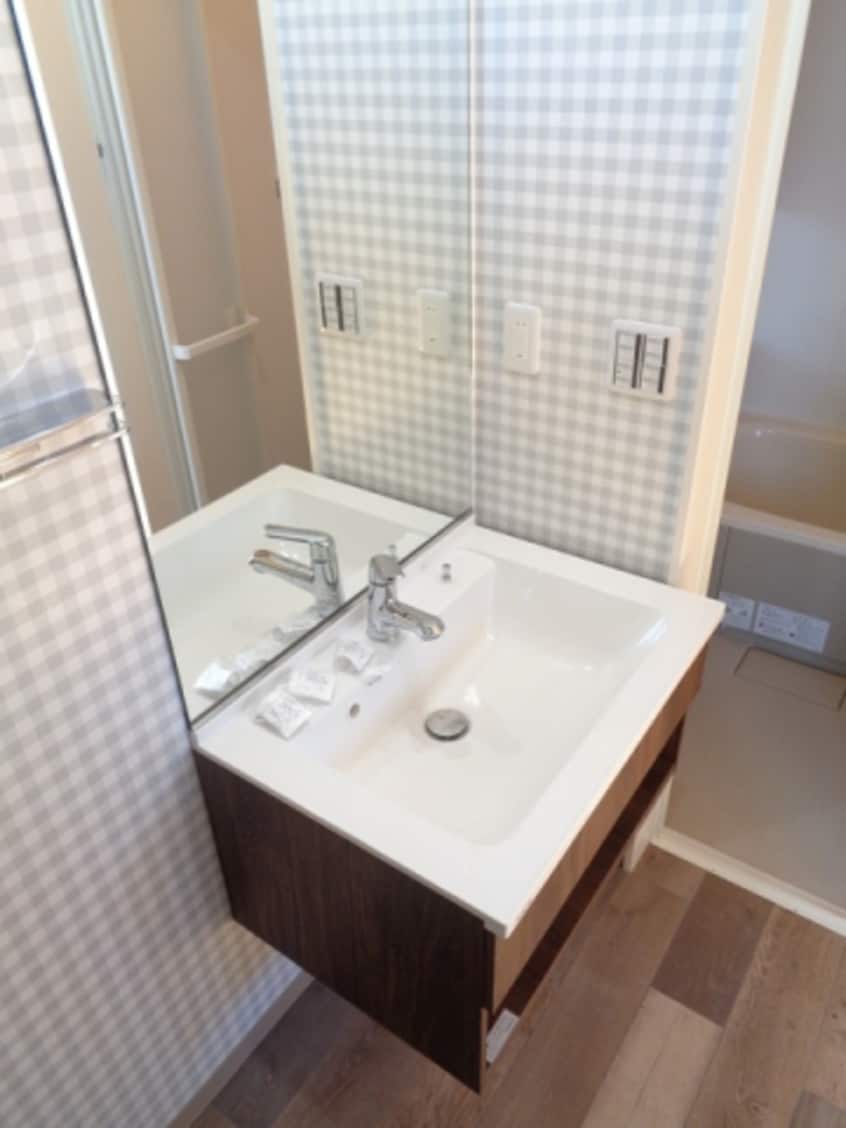  ルアーナスクエア