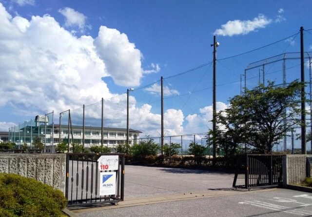 中学校/中等教育学校まで900m※彦根市立南中学校 Carrera