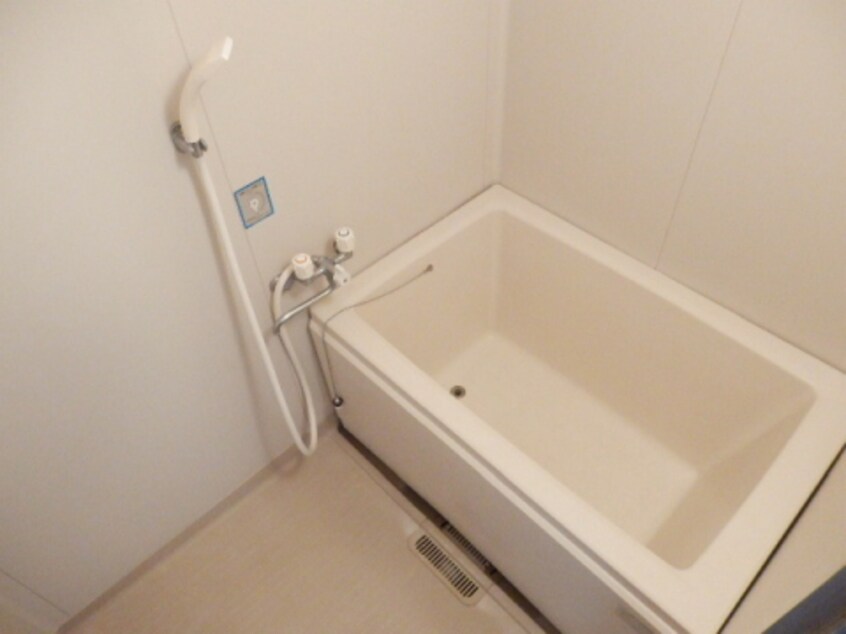  メゾンファミールA