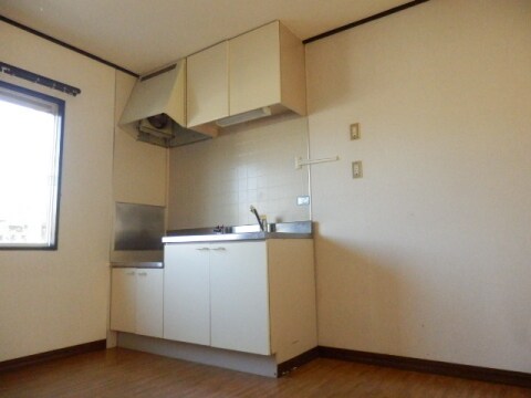  メゾンファミールA