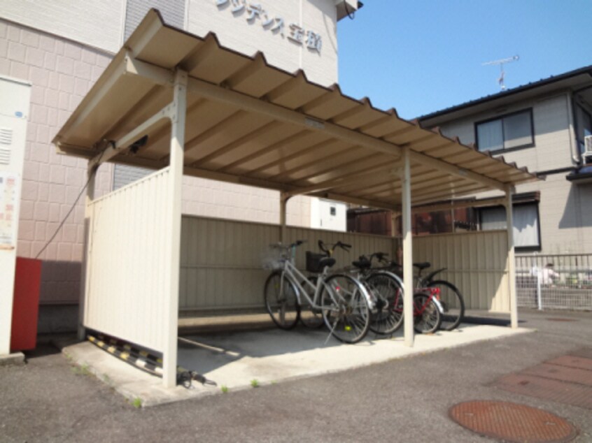  レジデンス宝積