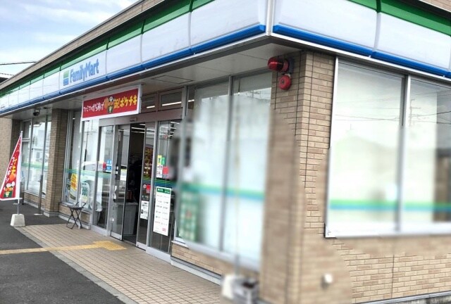 コンビニまで700m※ファミリーマート　栗東下鈎店 Ｃａｌｍｅ　Ｓａｉｓｏｎ