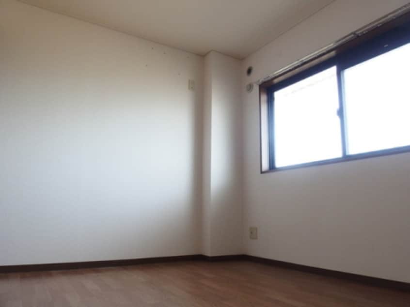  ファミール北川