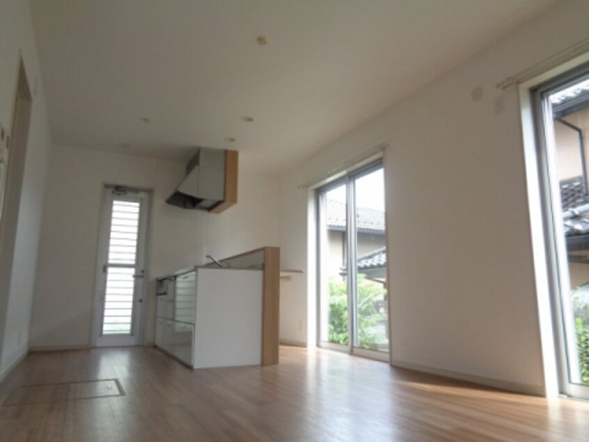  仰木の里東５丁目貸家