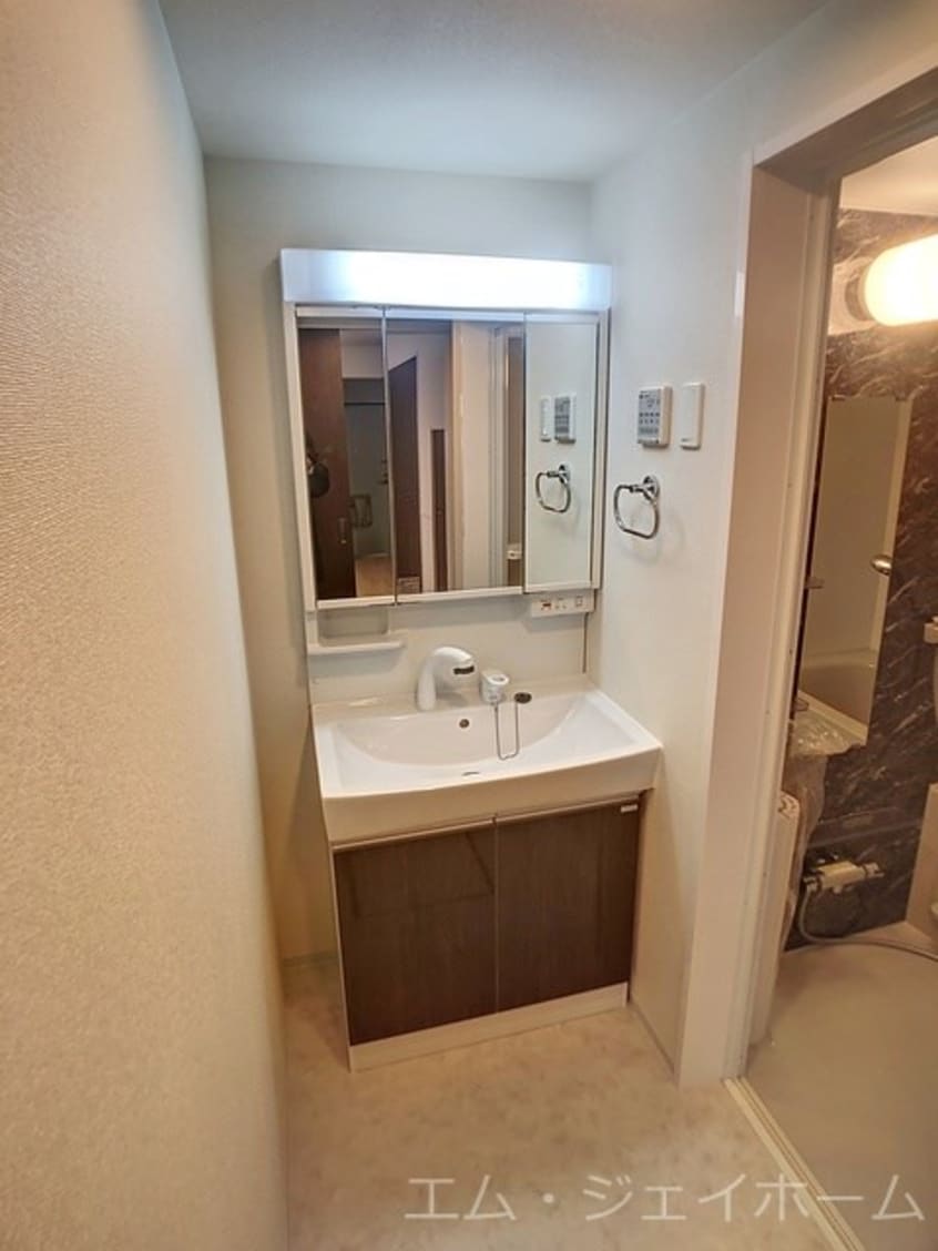  ルトゥール野村