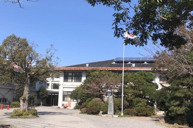 中学校/中等教育学校まで800m※彦根市立西中学校 プルベニール・カレント