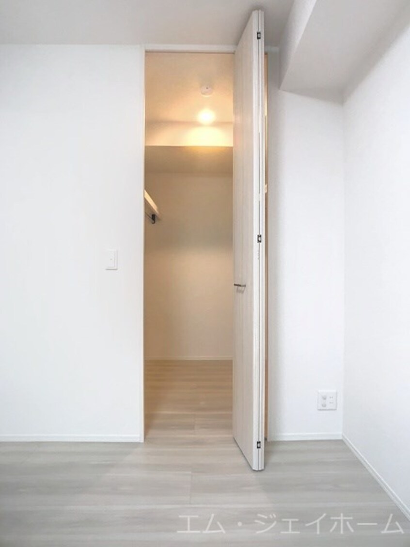  Farouche（ファルーシュ）