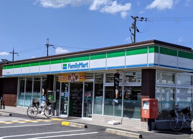 コンビニまで300m※ファミリーマート　貴生川駅前店 ハイツComfort