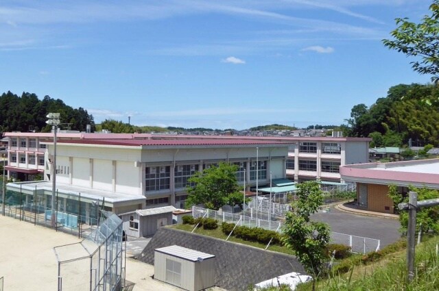 小学校まで3800m※湖南市立下田小学校 ソシア　Ⅱ