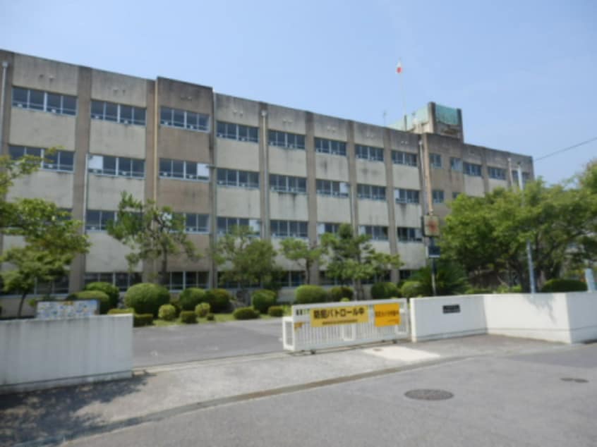 小学校まで1300m※大津市立唐崎小学校 la chance