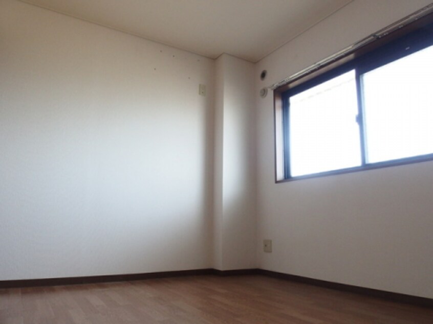  ファミール北川