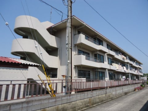  ファミール伊藤