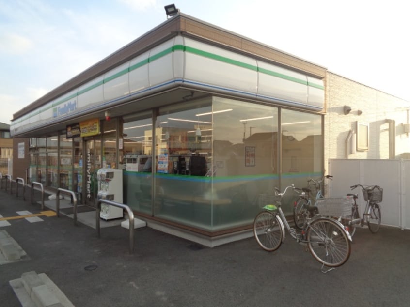 コンビニまで1300m※ファミリーマート　東近江沖野五丁目店 尻無ハイツ