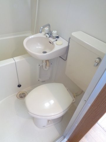  レジデンス岡本