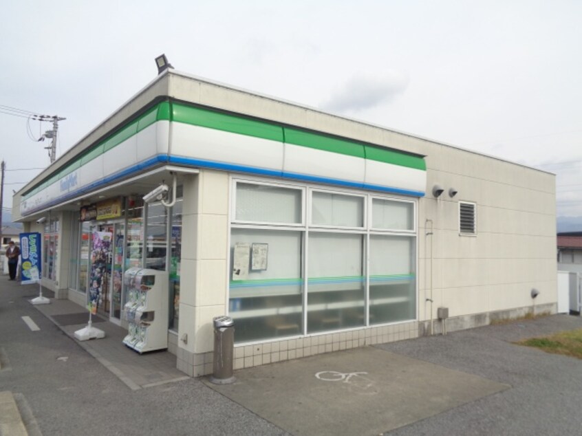 コンビニまで900m※ファミリーマート　彦根高宮町店 エバーグリーン植政