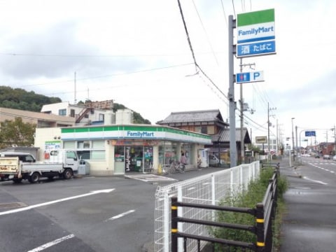コンビニまで300m※ファミリーマート　大津雄琴駅前店 メルベーユＦ