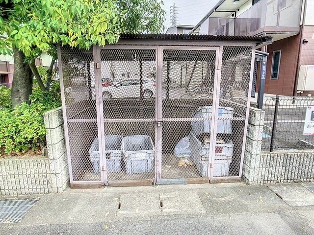  シャーメゾン　リーリエ