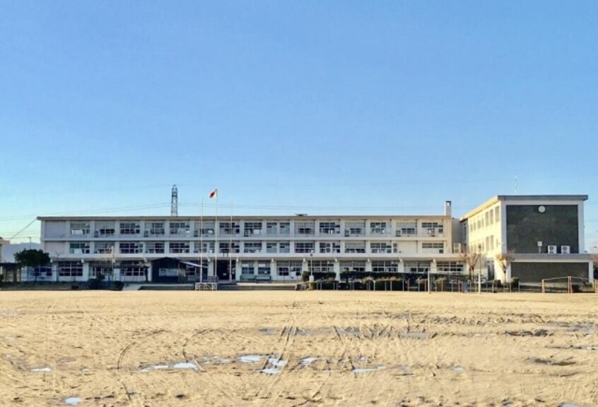 小学校まで2400m※竜王町立竜王小学校 リクデロワB