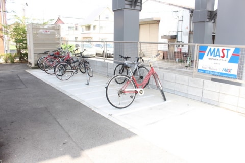  シャーメゾン　リーリエ