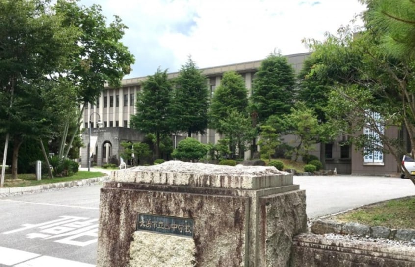 中学校/中等教育学校まで1083m※長浜市立西中学校 Ｎｅｗ－Ｗｉｎ