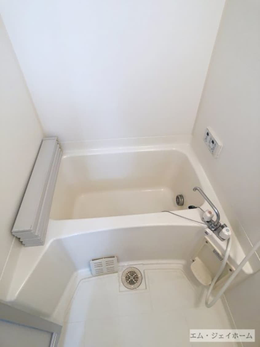  レジデンス宝積