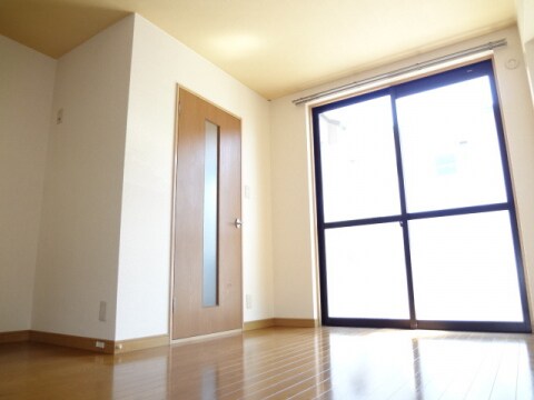  サンパレス白鳥