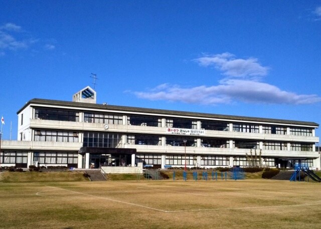 小学校まで700m※東近江市立蒲生東小学校 シャルマンハウス