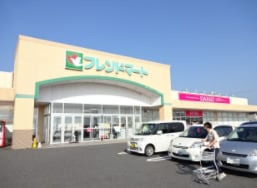 スーパーまで1200m※フレンドマート　湖北店 高月町貸家