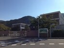 小学校まで2100m※高島市立高島小学校 サンロイヤルかもがわ