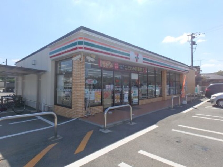 セブンイレブン 大牟田田隈店(コンビニ)まで877m トレゾルソレーユ