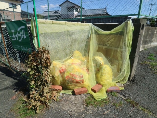 敷地内ゴミ置き場 草木アパート