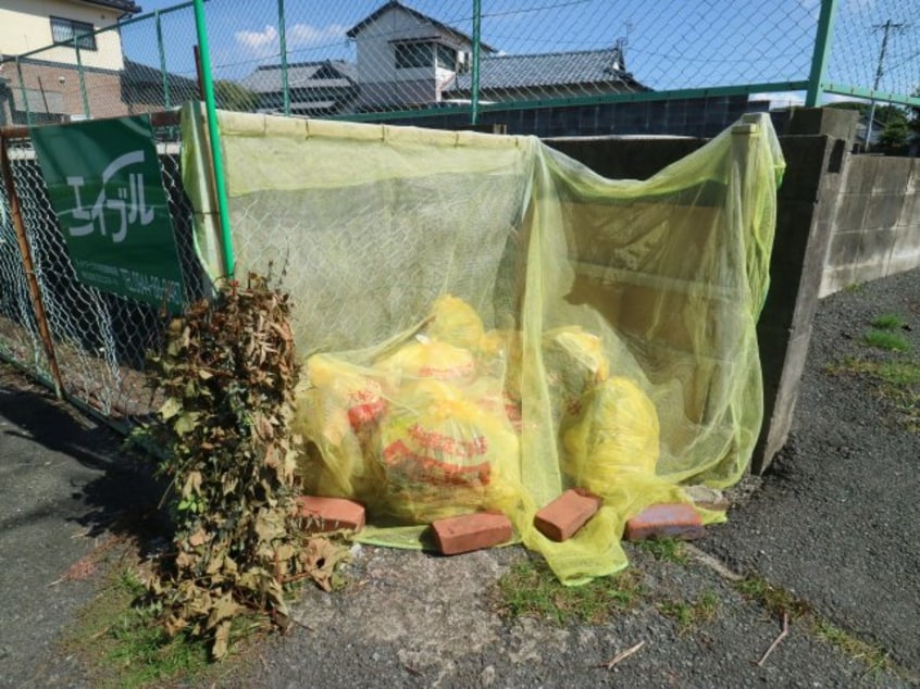 敷地内ゴミ置き場 草木アパート