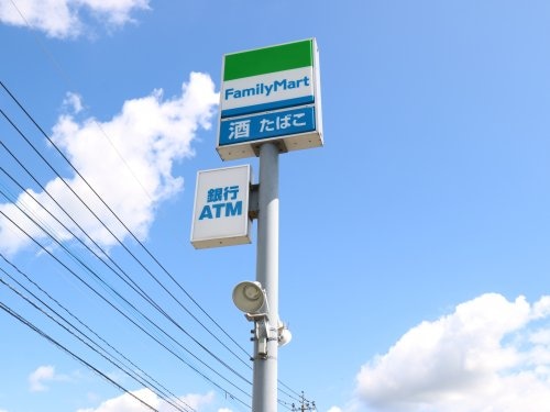 ファミリーマート大牟田大正町店(コンビニ)まで552m 浜町マンション
