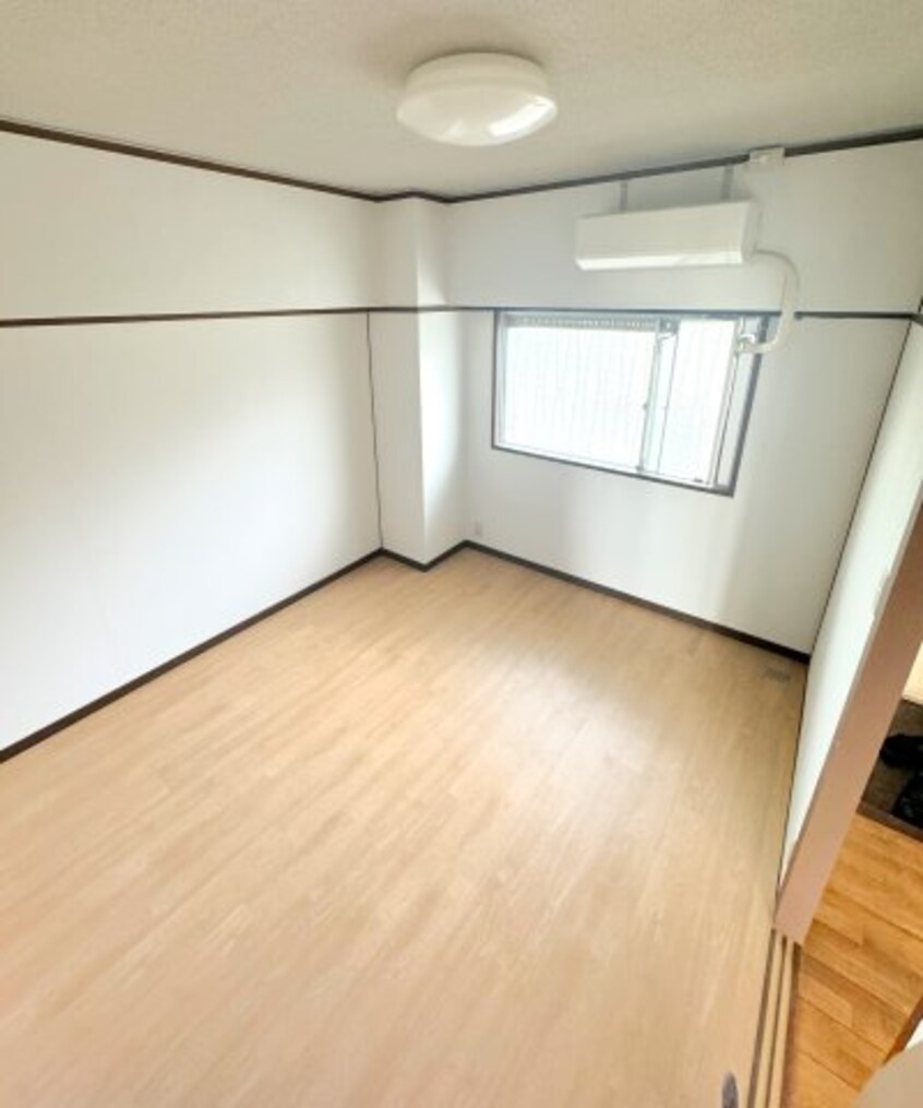 ※和室から洋室へリフォーム中です。 浜町マンション