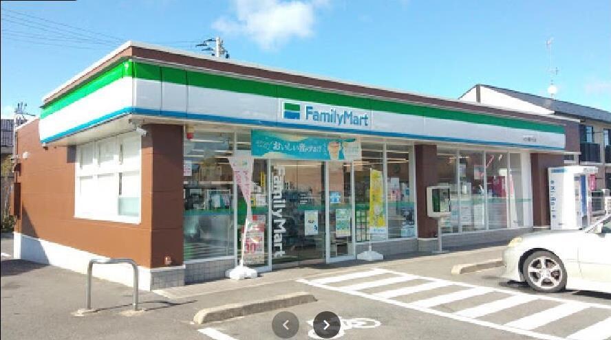 ファミリーマートいわき郷ケ丘店(コンビニ)まで554m ガーデン早苗