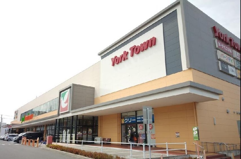 ヨークベニマル谷川瀬店(スーパー)まで957m グランメールロリエ